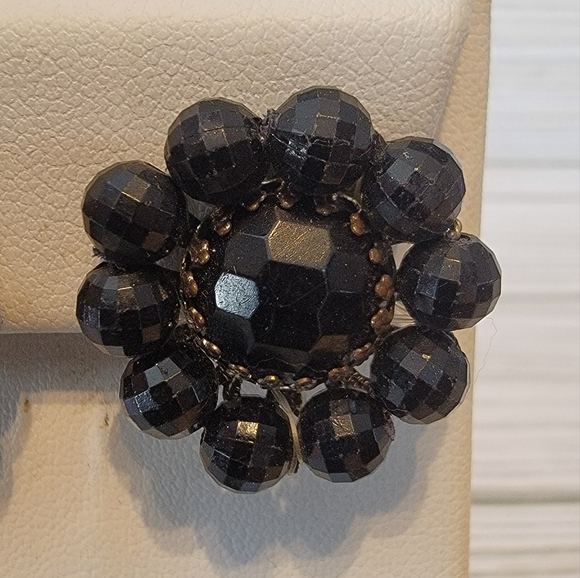 G17 Vintage Black Beaded Clip-on Earrings - Picture 4 of 4